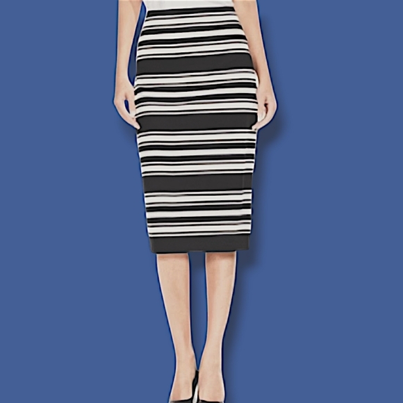 🚢Navy Blue & White Elastic Waist Textured Midi Skirt by Brat Star - Picture 4 of 5